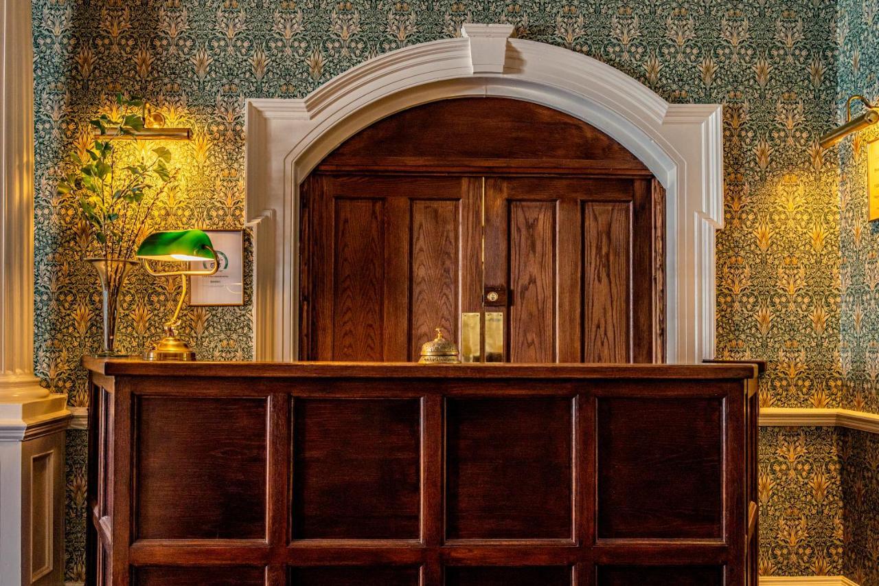 Caer Beris Manor House B&B Билт Уелс Екстериор снимка