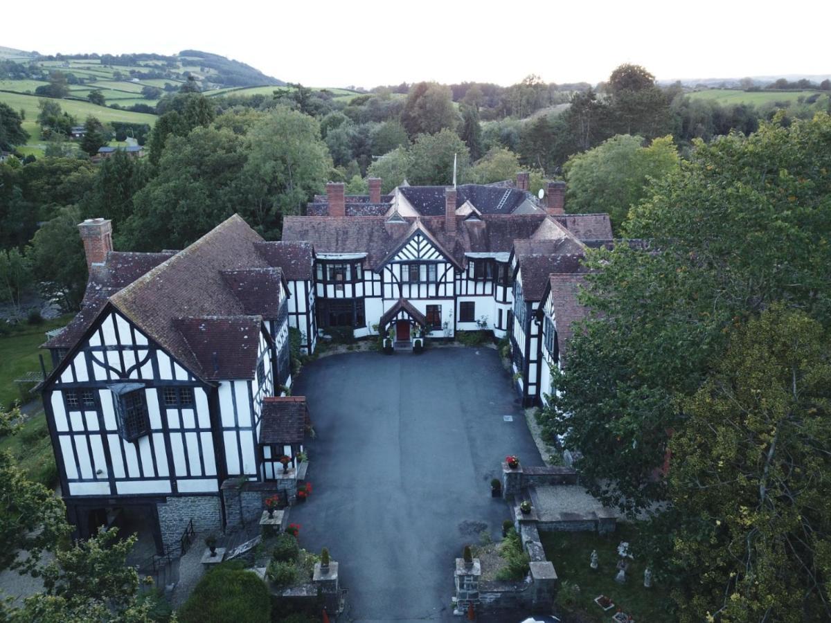 Caer Beris Manor House B&B Билт Уелс Екстериор снимка